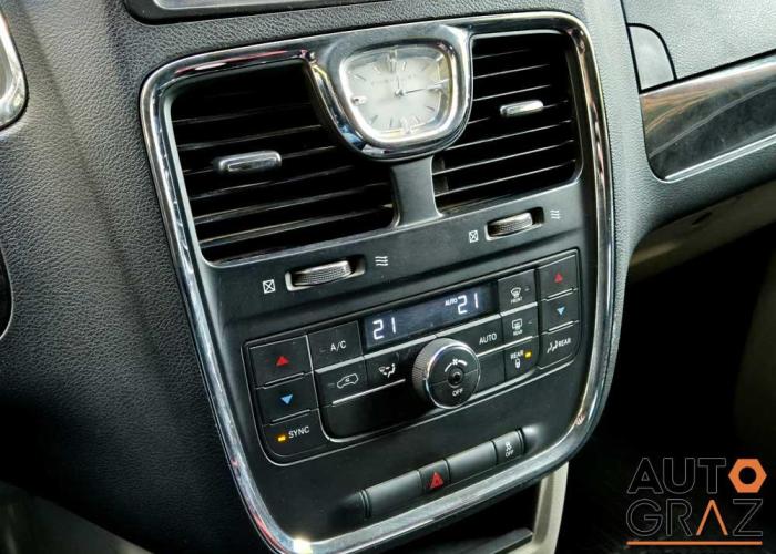CHRYSLER TOWN & COUNTRY 2014