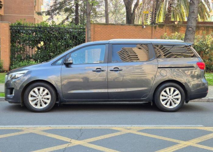 KIA GRAND CARNIVAL 3.3 EX 2016
