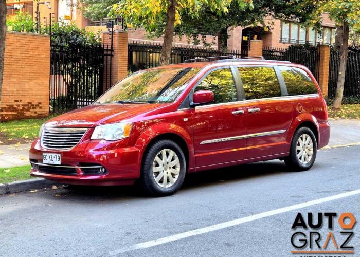 CHRYSLER TOWN & COUNTRY 2014
