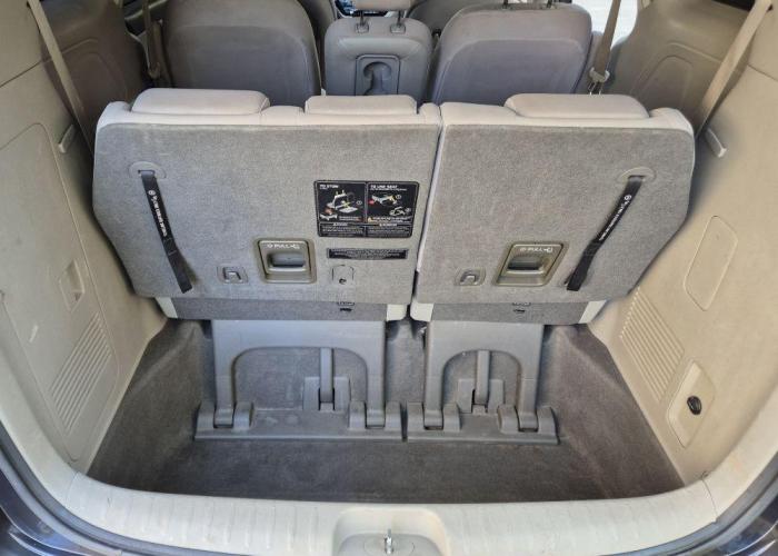 KIA GRAND CARNIVAL 3.3 EX 2016