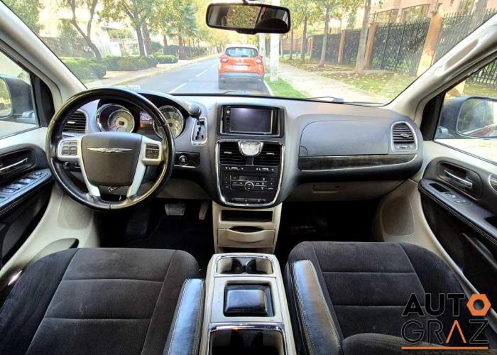 CHRYSLER TOWN & COUNTRY 2014