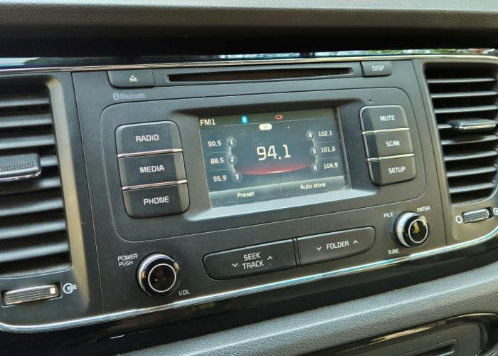 KIA GRAND CARNIVAL 3.3 EX 2016