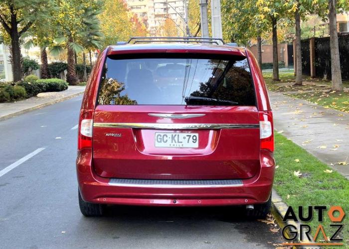 CHRYSLER TOWN & COUNTRY 2014