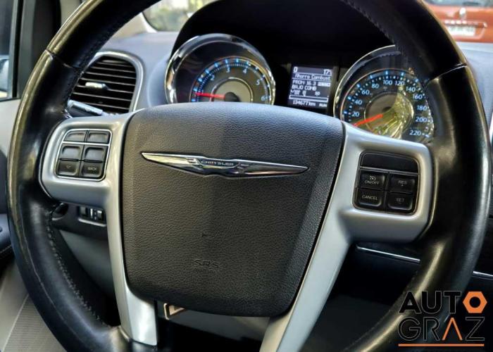 CHRYSLER TOWN & COUNTRY 2014