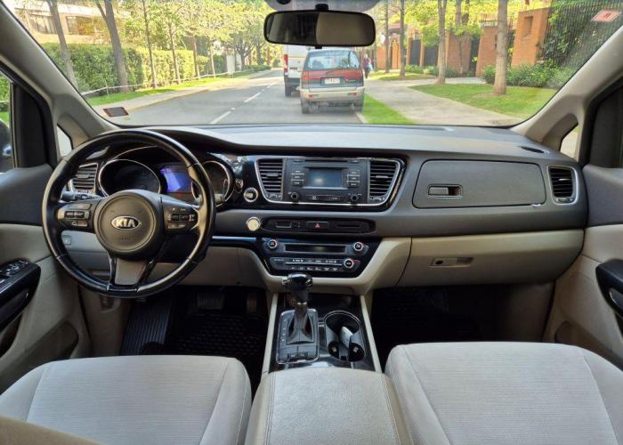 KIA GRAND CARNIVAL 3.3 EX 2016