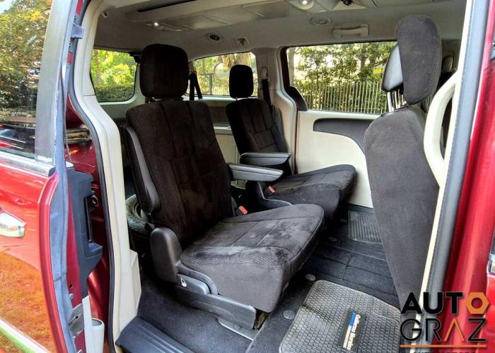 CHRYSLER TOWN & COUNTRY 2014