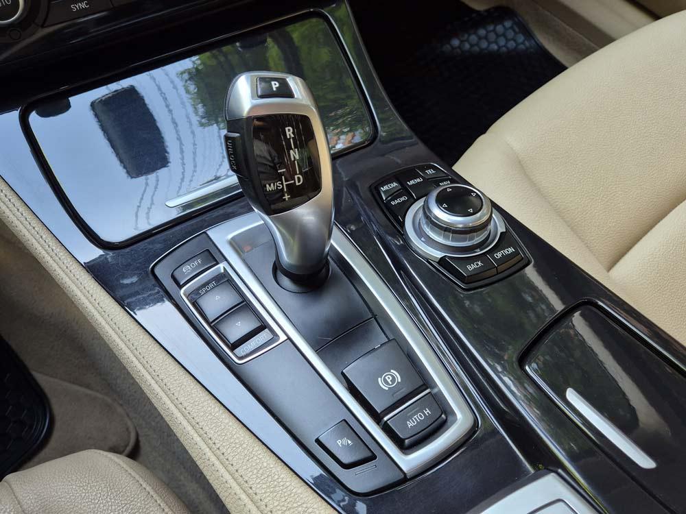 
								BMW 520 i full									