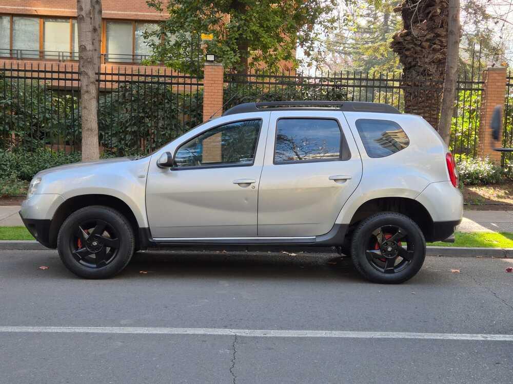 
								Renault Duster 2.0 2016 full									
