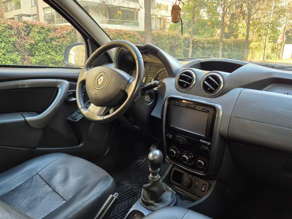 
								Renault Duster 2.0 2016 full									