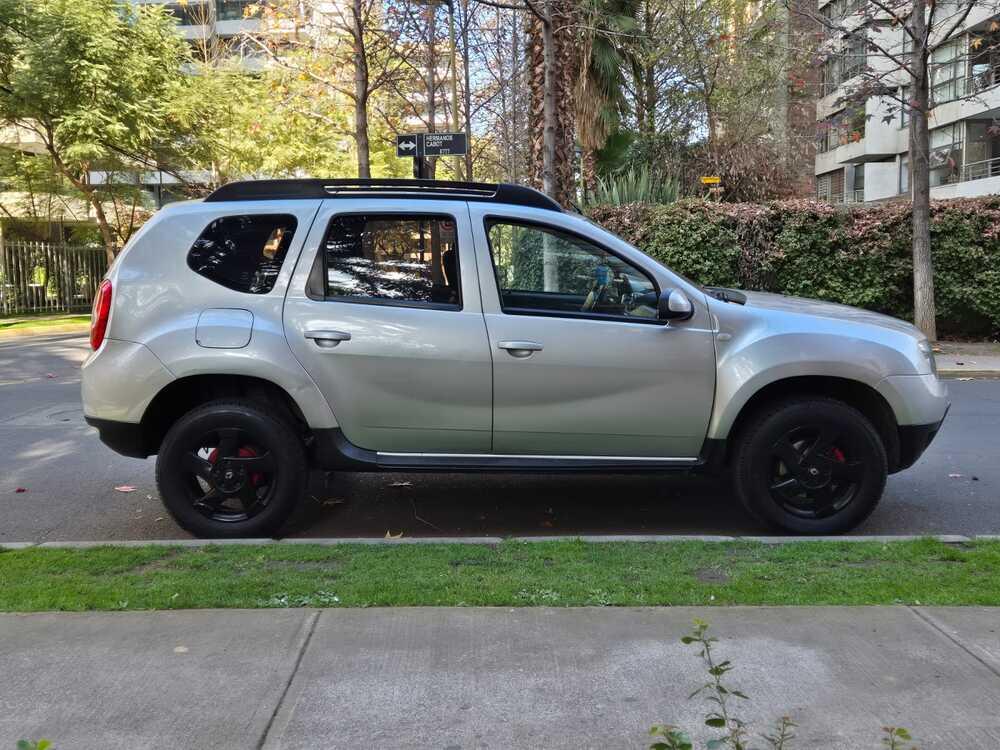 
								Renault Duster 2.0 2016 full									