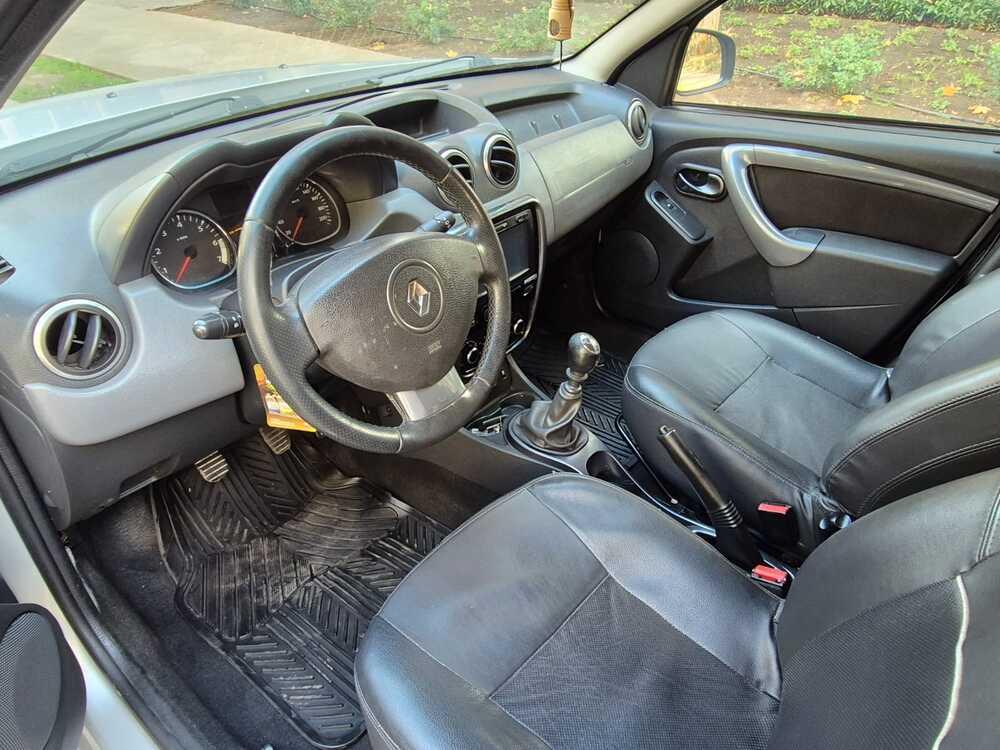 
								Renault Duster 2.0 2016 full									