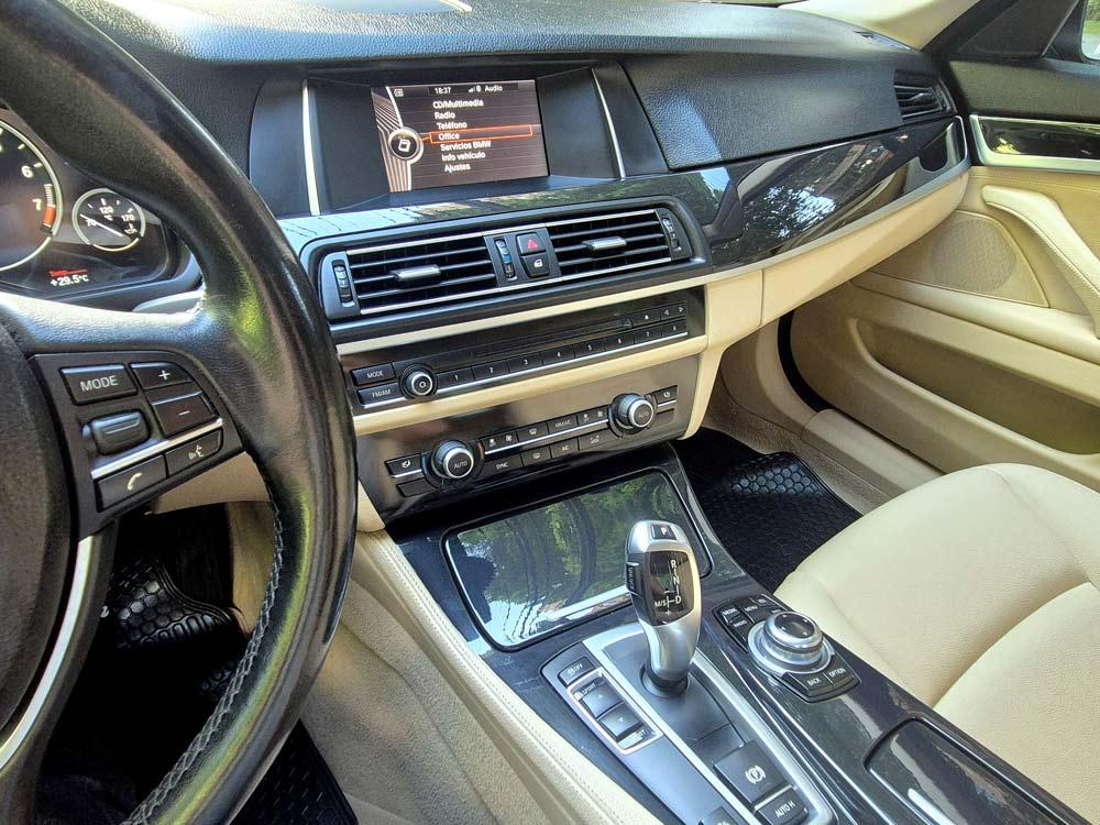 
								BMW 520 i full									