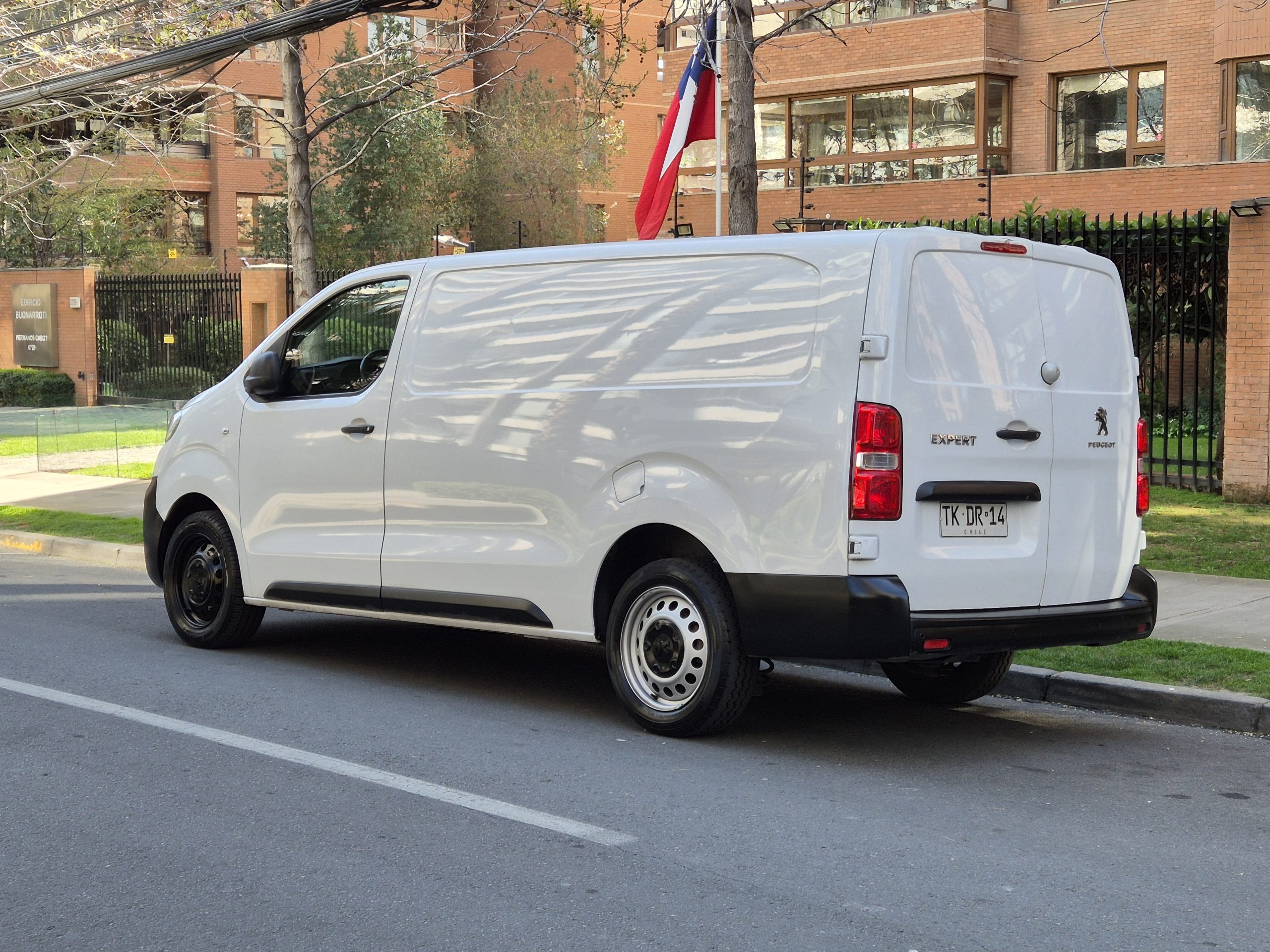 
								Peugeot Expert 2.0 2024 full									