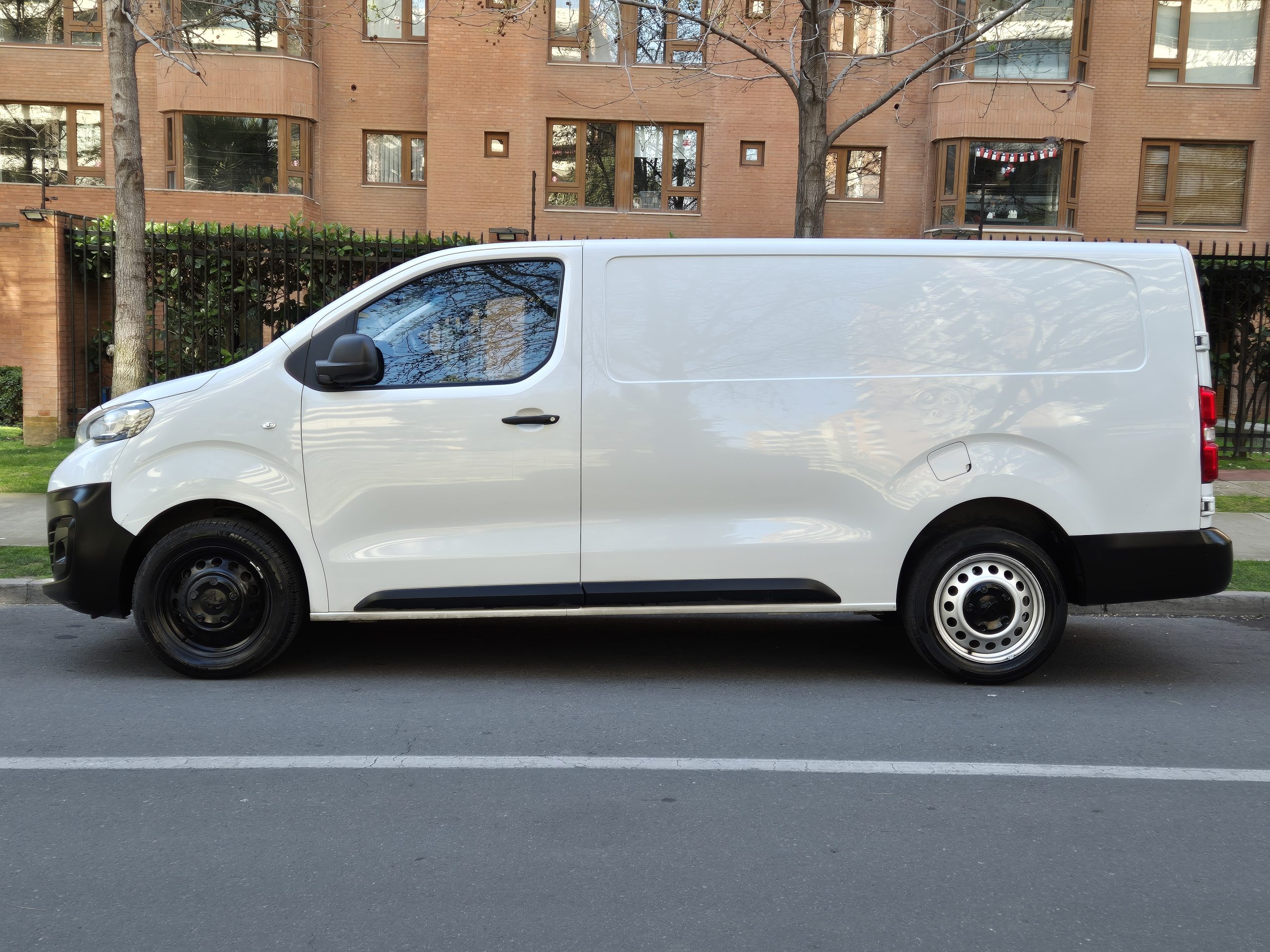 
								Peugeot Expert 2.0 2024 full									