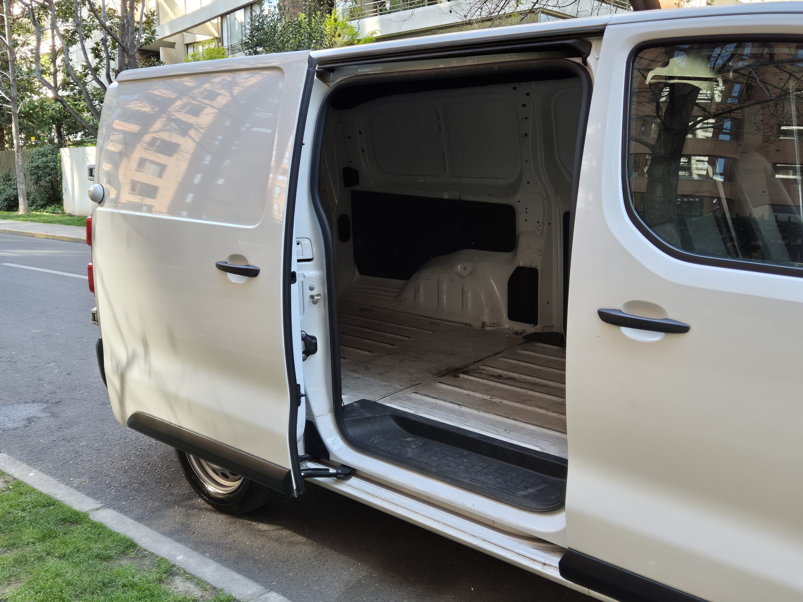 
								Peugeot Expert 2.0 2024 full									