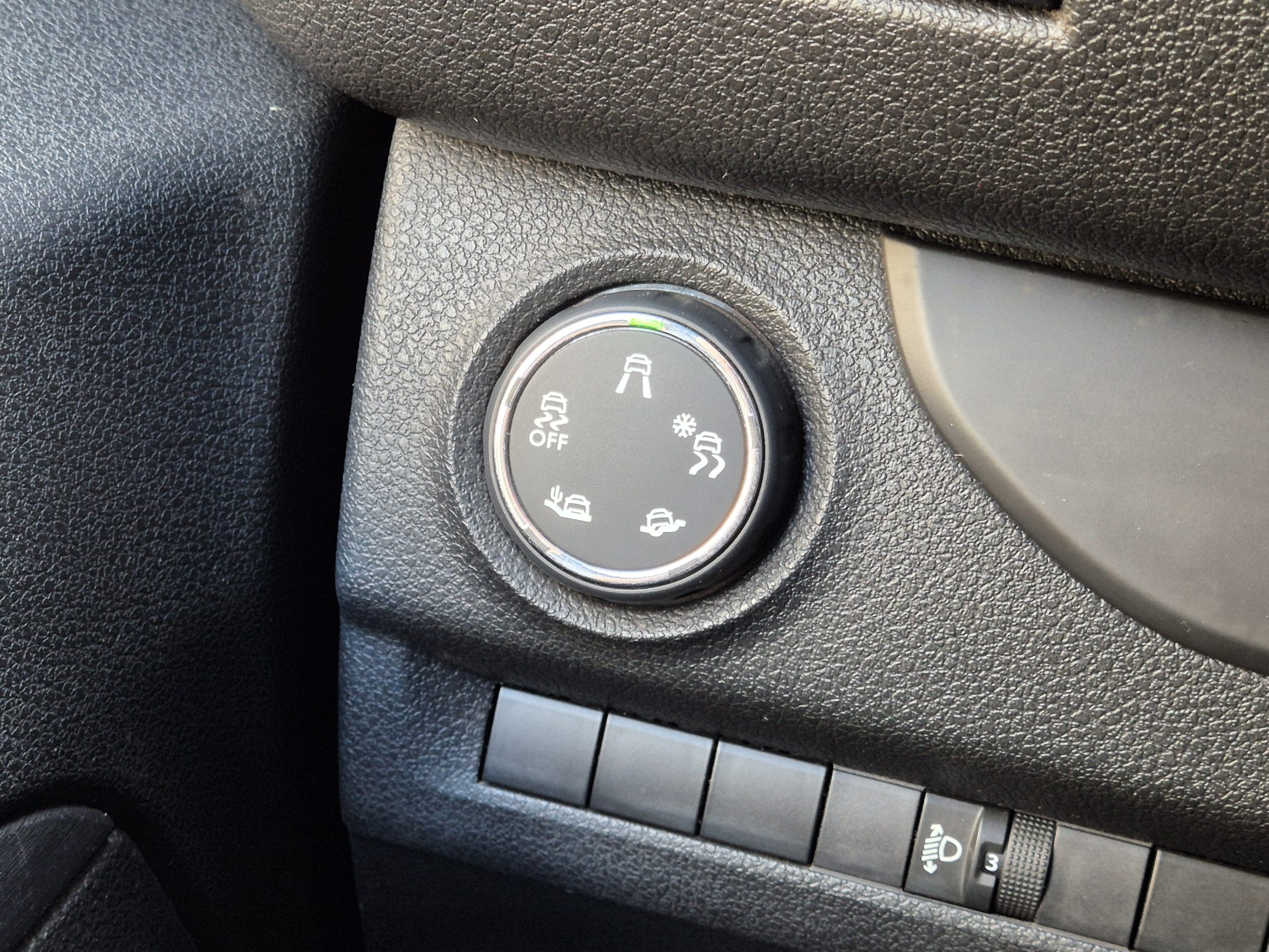 
								Peugeot Expert 2.0 2024 full									