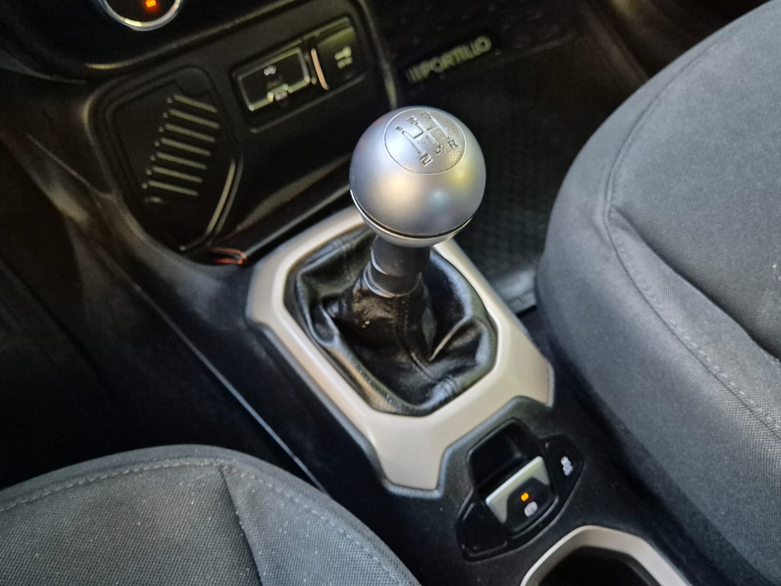 
								Jeep Renegade 1.7 Sport 2016 full									